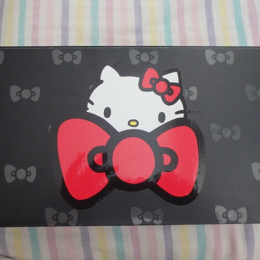 BRAND NEW!!! NEVER WORN!!! HELLO KITTY FANS!!!